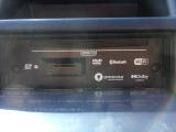 CD,DVD,SDカードスロットル。