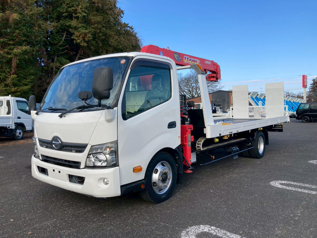 デュトロ  2.45t積・3段クレーン付車両運搬車