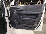 【自社整備工場完備】 自社整備工場を完備しており、納車前は徹底整備後お渡しとなります。自社工場だからこそ時間をかけれる。自社工場だからこそきめ細かい整備を。自社工場だからこそ出来る事があります。
