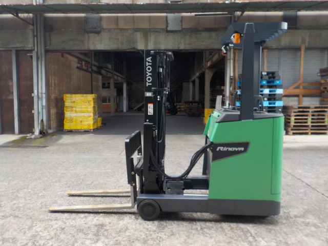 その他 トヨタL&F 電動フォークリフト 岡山発○トヨタ○リーチフォーク