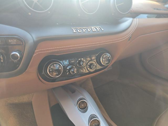 フェラーリ F12ベルリネッタ ベースグレード カーボンファイバーLED