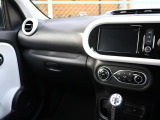 7インチタッチスクリーン[AppleCarPlay&AndroidAuto連携/AM&FMラジオ/USB&times;2/AUX/Bluetooth接続対応]などオプション装備を含め装備も充実しております!!