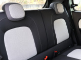 チャイルドセーフティドアロックやISOFIX対応チャイルドシート固定装置、車速感応式オートドアロック[衝撃感知自動ドアロック解除機能付]、エマージェンシーストツプシグナルなども装備!!