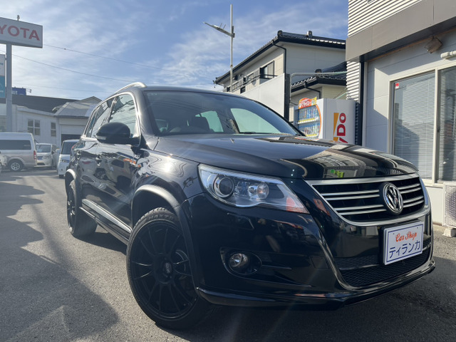 ティグアンRライン 4WD外装に目立ったキズもなくきれいです♪