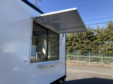 アトラス  キッチンカー ベース車両に 換気扇サッシ