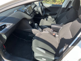 室内気になる匂いはございませんが、個人差がありますので是非現車確認時にご確認いただけますと幸いでございます。