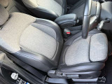 ハーフレザーシートとなっております!