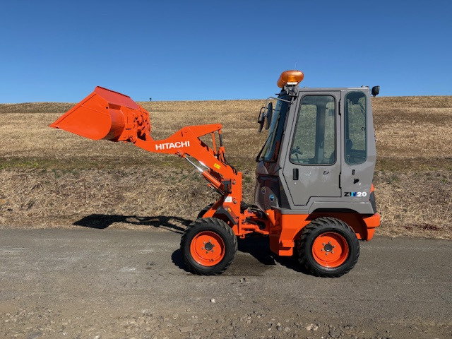 日立 ホイールローダー ZW20