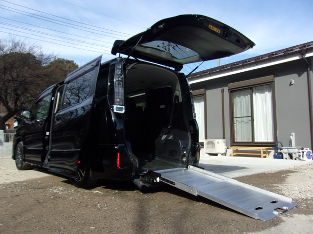 ヴォクシー 2.0 ZS ウェルキャブ スロープタイプI 車いす1脚仕様 1オーナー 両側パワ...