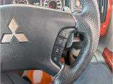 ステリングにはクルーズコントロールのスイッチ備わってるので高速道路などでの運転の際は便利ですよ。