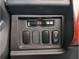 ETC車載器は運転席脇にビルトインされてます。手が届きやすい位置なのでカードの出し入れもし易いです。