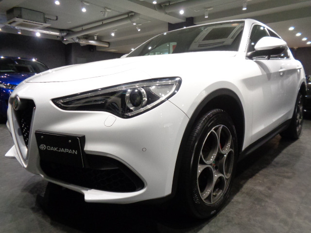 ステルヴィオ2.0 ターボ Q4 スポーツパッケージ 4WDQ4スポーツPKG2.0ターボエンジン8