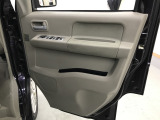 【全国納車OK】 現車をご覧になれないお客様でも、安心してお車をご購入いただける環境を整えております。 色々な角度から撮影したたくさんの画像など豊富な資料送りいたしております。