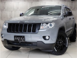 【中古車情報】クライスラージープ グランドチェロキー ラレード 4WD ブレラOGカスタム新品社外アルミホイール の中古車詳細（走行距離：7.2万km、カラー：ミディアムグレーII、販売地域：神奈川県横浜市旭区善部町）