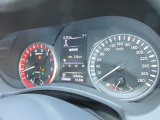 NISMO専用レッドリングタコメーターや280km/hスケールのスピードメーターで走りへの期待感を高めます!!