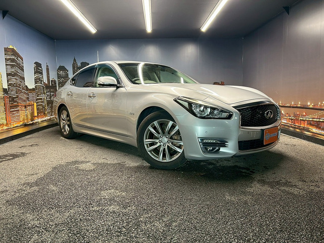 フーガハイブリッド3.5後期型 メーカーナビ アラウンドビュー