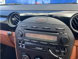 純正オーディオが装備されております。使えるのはラジオとCDにはなりますが旅のお供には十分だと思います。お好きな音楽を聴きながらドライブをお楽しみ下さい。