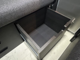 シート下の収納スペースも充実しています!