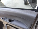 汚れ・ダメージ等。運転席内張