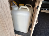 給排水は持ち運び便利なポリタンク!