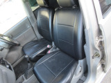 前後本革調シートカバーが付いています。