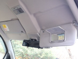 全面UVカット機能付きガラスや運転席バニティーミラー、ルームランプ[フロント/リヤ]、フルオートエアコン、オーディオステアリングスイッチ、ラゲッジマット[防水タイプ]など快適装備も充実しております!!