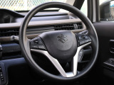 チルトステアリング機構や運転席&助手席シートヒーター、運転席シートリフター、運転席&助手席シートベルトアジャスター、前席アームレスト[格納タイプ]などその他、充実の装備内容となっております!!