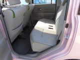 リアシートも綺麗です。
