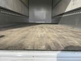 荷室内、目立つ抜け等ございません♪