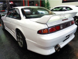 ホワイトパールカラー後期専用フルエアロ&リアワイドフェンダー&大型リアスポイラー&クリア角目4灯ライト&LEDライト&レザーステアリング&P1レーシングアルミ他ドレスアップも充実です