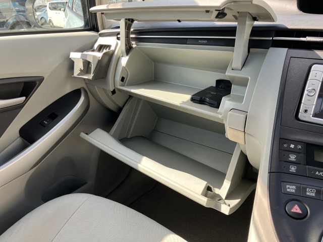 トヨタ プリウス 1.8 S プッシュスタート、スタッドレスタイヤ の中古