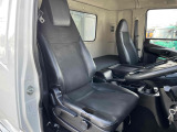 運転席シート、切れ箇所有り。