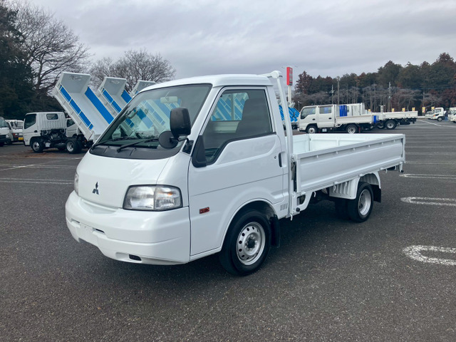 デリカトラック1t積・平ボディ・低床・MT5