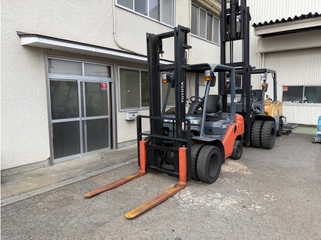 トヨタL&F エンジンフォークリフト Wタイヤ 3t 4m ハイマスト