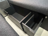 シート下の収納スペースも充実しています!