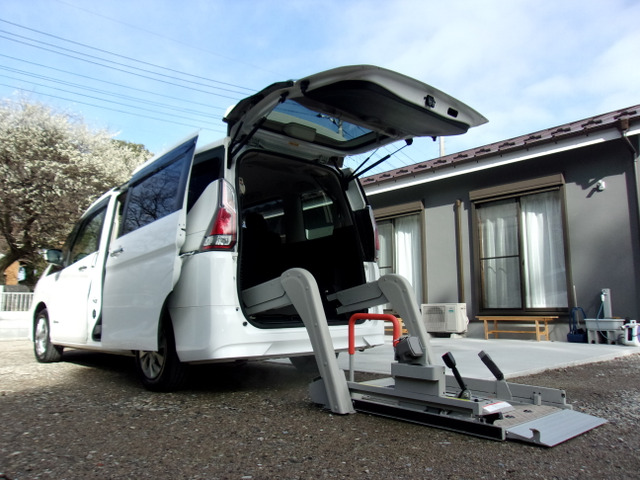 セレナ  X Sハイブリッド チェアキャブリフト