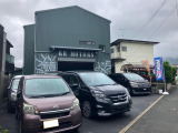 【ダブル保証制度】KRモータースは売って終わりにいたしません。対象車には納車保証と1年間走行無制限保証をほぼ全車標準装備。ご購入車には24ヶ月点検も無料付帯。ご購入後も安心してお乗りください。