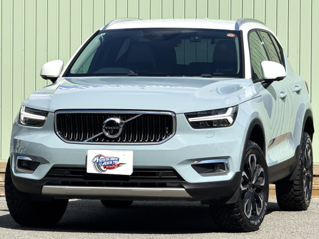 XC40 T4 AWD モメンタム 4WD 禁煙車/限定色