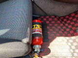 助手席の足元には消火器が鎮座。さすがサーキット仕様車