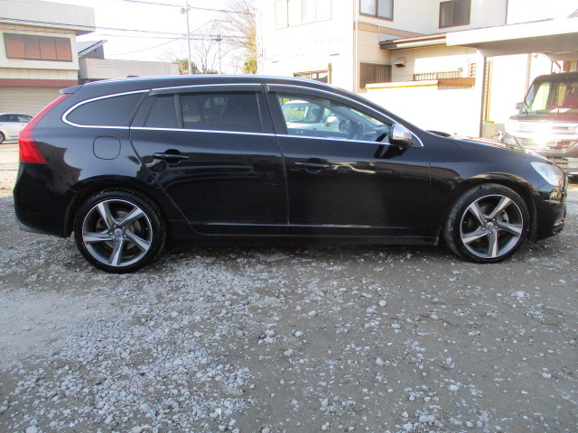 ボルボ V60 T4 黒革シート ナビTV スマキー BLIS の中古車詳細