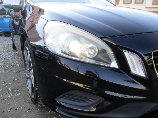 ボルボ V60 T4 黒革シート ナビTV スマキー BLIS の中古車詳細