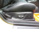 運転席スライドパワーシート。