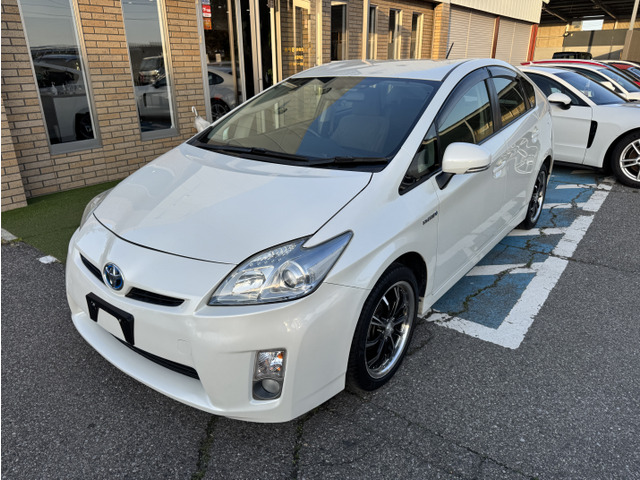 トヨタ プリウス 