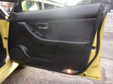 運転席ドア内張りの様子。
