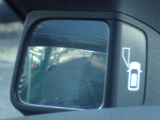 死角が見えるルームミラー。