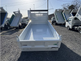 車輛後面・スライド時:荷台に目立つ凹凸や傷無しです。荷台・鳥居、塗装済で汚れも無し😊⭐掲載以外の画像や動画のご希望がございましたら、お気軽にお申し付け下さいませ😊⭐