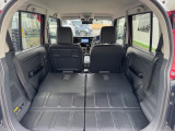 シートが独立で倒れてくれるので大型の荷物も積み込み可能!