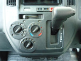 インパネAT車!サイドブレーキ!エアコンでとても簡単で快適に過ごせます!その他オプションも可能ですのでお気軽にご相談下さい!お問い合わせお待ちしています!