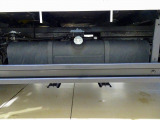燃料タンク100L シャーシは 錆止め/マフラー塗装 仕上げに力を入れています。