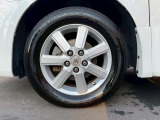 【全車リフレッシュ】隅々までの車内クリーニングに加え、専用装置でタバコやペット臭の脱臭と、細菌・ウィルス・カビの殺菌を実施。ニオイを徹底除去し、清潔にリフレッシュしてご納車します。
